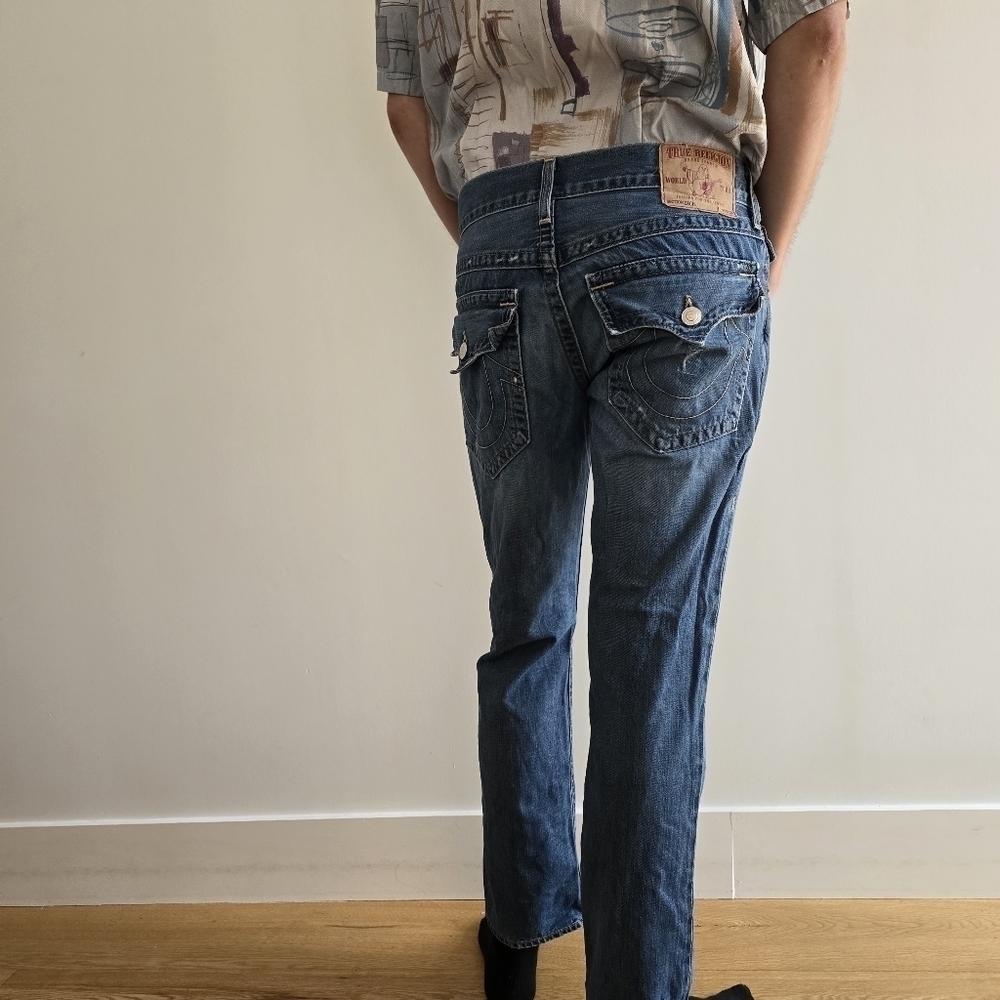 TRUE RELIGION  ZACH SLIM BLUE JEANS - 33 - Picture 4 of 16